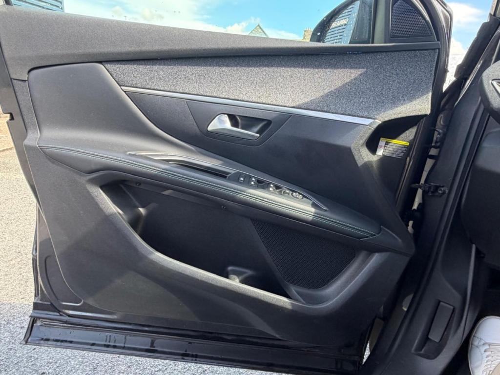 Peugeot 5008 (2) BlueHDi 130 S&S EAT8 Allure Pack