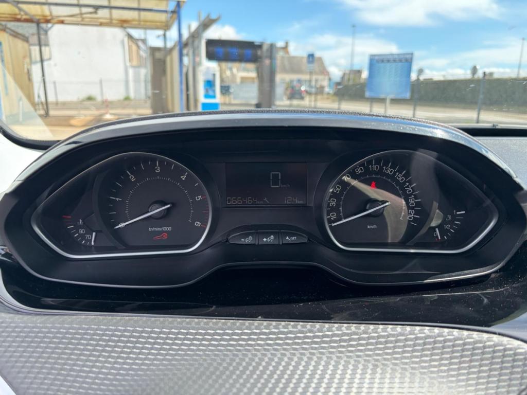 Peugeot 2008 1.6 BlueHDi 100 Style